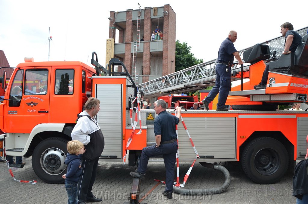 Tag der Offenen Tuer BF Koeln Weidenpesch Scheibenstr P736.JPG